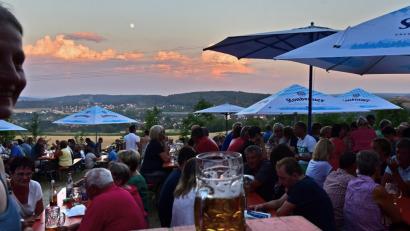 Bild: Petra Hartl
Sonnenuntergang beim Annabergfest in Sulzbach-Rosenberg.