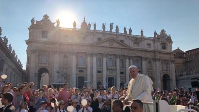 Bild: Ministranten Ammersricht
Sie sind ihm ganz nahe gekommen: Die Ministranten aus Ammersricht haben Papst Franziskus getroffen.