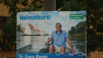 Bild: gib
Mit Plakaten wirbt Franz Rieger aktuell in Regensburg um Wählerstimmen. Er will im Herbst erneut in den Landtag gewählt werden.