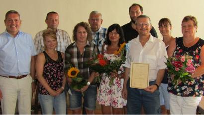 Bild: sck
Feiern lassen dürfen sich einige Mitarbeiter der Stadt (von links): Bürgermeister Joachim Neuß, Michèle Schwarz, Uwe Lindner, Stefanie Mohles, Werner Gradl, Elisabeth Ziebell, Christian Lehner, Erich Eisenmann, Margit Ebner und Juliane Wilhelm.