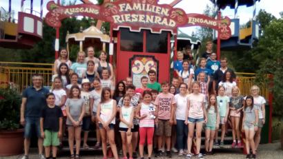 Bild: hl
Das Familien-Riesenrad ist eine von vielen Attraktionen, in die die Ministranten immer wieder einsteigen.
