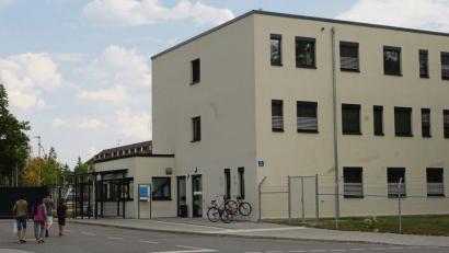 Bild: Hanna Gibbs
Die bisherige Erstaufnahmeeinrichtung in Regensburg ist ab sofort Teil eines Ankerzentrums.