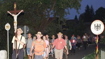 Bild: mmj
Bei Tagesanbruch machten sich die Pilger über die Grenze auf den Weg nach Horšovský Týn.