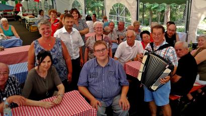 Bild: R. Kreuzer
Bürgermeister Jens Meyer lud die Seniorenbetreuer der 25 Altenclubs zu einer Kaffeestunde ein und dankte für die ehrenamtliche Arbeit.