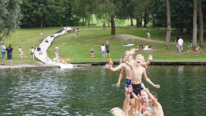 Bild: mmj
Ob Moorbad oder Hahnenweiher, Wasser darf im Ferienprogramm nicht fehlen. Es ist aber bei weitem nicht das einzige Element, das Abwechslung verspricht.