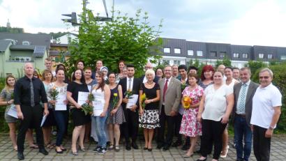 Bild: (usc)
Grund zur Freude über die sehr guten Prüfungsergebnisse gibt es allenthalben – bei den Absolventen, bei der Schulleitung sowie bei den Vertretern der Arbeitsagentur und des Jobcenters, die die beiden Lehrgänge gefördert haben.