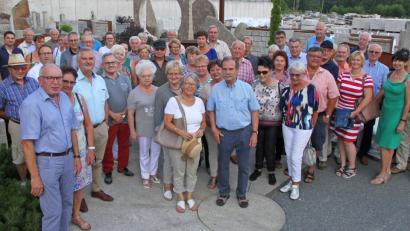 Bild: nm
Bei den Granitwerken Baumann schauten sich Mitglieder des Absolventenverbandes der Verwaltungs-und Wirtschaftsakademie um. Gewählt wurde bei dem Treffen auch.