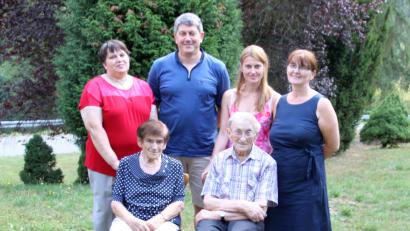 Bild: bnr
Andreas und Kunigunde Wilnauer feierten das Fest der Diamantenen Hochzeit. Zum Jubeltag gratulierten drei Töchter und ein Sohn.