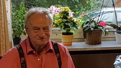 Bild: hme
Der Jubilar in seiner Gaststätte bei einer seiner Lieblingsbeschäftigungen, dem Essen