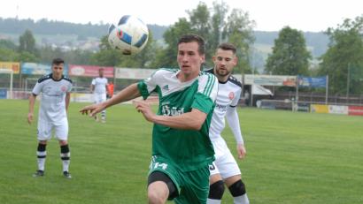 Bild: Gebert, Rudolf
Schnelles Wiedersehen für Manuel Dürbeck (grünes Trikot und seine Teamkollegen mit dem 1. SC Feucht: Am 19. Mai standen sich beide Teams zum Abschluss der Saison 2017/18 gegenüber. Damals entführten die Mittelfranken mit einem 4:2-Sieg die Punkte aus Mitterteich. Bei der Neuauflage am Samstag wollen die Stiftländer besser abschneiden.