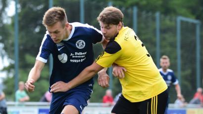 Bild: Schrems, Thomas
Auf Fabian Büttner (rechts, in der Partie gegen Regnitzlosau) muss der FC Tirschenreuth am Samstag gegen den starken Aufsteiger Kickers Selb verzichten.