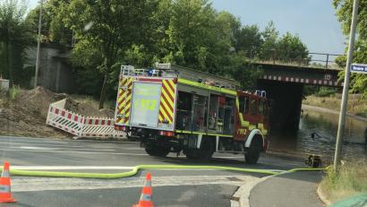 Bild: Tizian Royer
Die Eisenbahnunterführung im Stadtteil Lohe musste von der Feuerwehr Rosenberg leergepumpt werden.