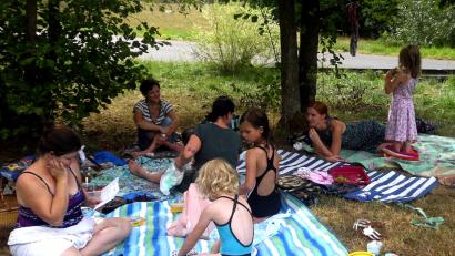 Bild: zer
Farbenfest und Picknick