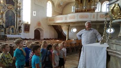 Bild: exb
Interessante Kirchenführung mit Pfarrer Pirner.