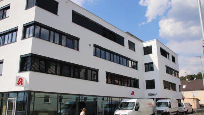 Bild: td
Großbaustelle für Handwerker aller Art: Das neue Bürogebäude im Schwandorfer Zentrum, an das derzeit letzte Hand beim Innenausbau angelegt wird.