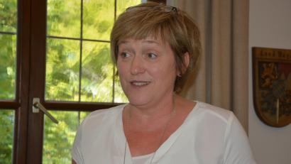 Bild: jr
Marion Neumann, Leiterin der Erziehungsberatungsstelle Tirschenreuth freut sich über eine neu geschaffene Vollzeitstelle, die dem Landkreis netto rund 33.000 Euro kosten wird. Der Kreisausschuss wird sich in seiner Septembersitzung damit abschließend befassen.