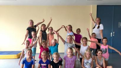 Bild: exb
Beim des Ferienprogramms der Stadt Tirschenreuth beteiligte sich auch die Turngemeinschaft mit einem Tanzworkshop im Spiegelsaal des Kettelerhauses.
