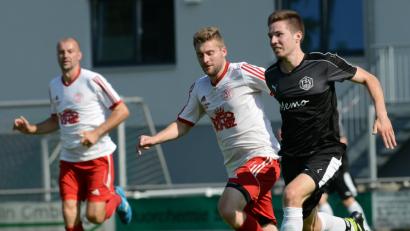 Bild: ham
Der Gegner ließ sich nicht abschütteln: Tobias Lippert (rechts), Schütze des 2:0, und der TSV Stulln schienen längst enteilt. Doch der TSV Tännesberg um Benjamin Willax startete eine Aufholjagd und glich die zwischenzeitliche 2:0-Führung der Heimelf noch aus.