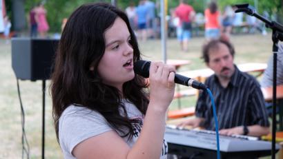 Bild: twi
Die Mitglieder der Musikschule Pfreimd unter der Leitung von Florian Klein unterhalten die Gäste mit geschmackvoller Musik