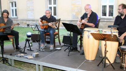Bild: sön
Musikalisch begleitet wurde das Klimadinner von der Band „Trio de Janeiro con ritmo“ um Stefan Huber (rechts).