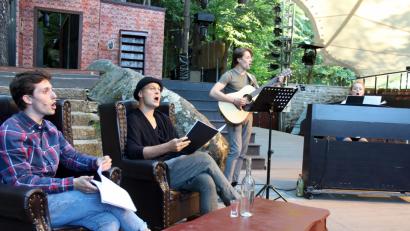 Bild: stg
Einen gekürzten „Black Rider“ präsentierten (von links) Claudio Gottschalk-Schmitt, Karsten Kenzel, Maurice Ernst und Carolin Waltsgott auf der Luisenburg-Bühne.