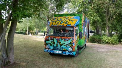 Bild: exb
Der Spielwagen parkt lieber mal im Schatten.