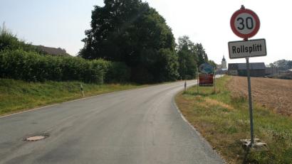 Bild: wro
Der Marktrat ist mit der Teilsanierung der Ottobad-Straße nicht zufrieden. Die Nachbesserung an der bereits reparierten Oberfläche bleibt umstritten.