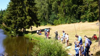 Bild: fvo
Um die 30 Kinder aus Vohenstrauß, Pleystein,, Moosbach und erstmals aus Waldthurn beteiligen sich am Ferienprogramm des KFV Vohenstrauß am Sperlweiher.