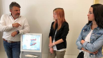 Bild: R. Kreuzer
Üben am Oralscanner, das werden die zahnmedizinischen Fachangestellten im neuen Berufsschuljahr lernen und trainieren.