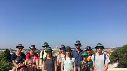 Bild: den
Die Ministranten aus Krummennaab, Thumsenreuth und Premenreuth waren zu Besuch in Rom, natürlich mit Papstaudienz.