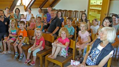 Bild: nm
Bei brütender Hitze ins Kasperltheater: Kinder und Erwachsene bereuen am Montag den Abstecher ins Rathaus nicht.