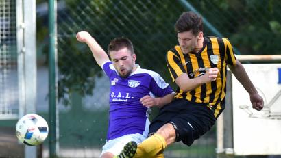 Bild: A. Schwarzmeier
Der TSV Detag Wernberg (im Bild Lukas Riedl, links) überzeugte zuletzt in der Liga beim 3:0 in Kulmain.