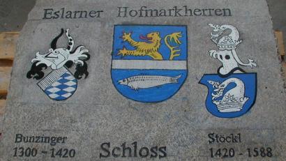 Bild: gz
Die Hofmarksherren zu Eslarn hatten seit Jahrhunderten ihre eigenen Wappen und der Ort Eslarn erhielt 1598 ein eigenes Wappen verliehen.