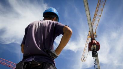 Bild: IG Bau
Hoch hinaus: Wer auf dem Bau lernt, kann es per Aufstiegsfortbildung bis zum Polier oder Bauleiter bringen.