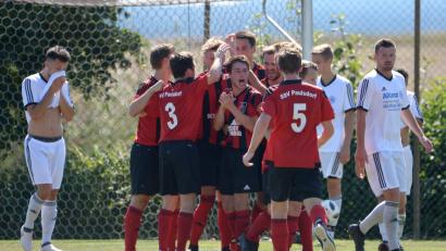 Bild: ref
Immerhin ein Punkt für den SSV Paulsdorf nach einem dramatischen Finale. Hier hat gerade Christoph Hierl das 2:0 erzielt.