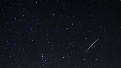 Bild: Wilhelm Daubner
Wünsch Dir was: Eine Sternschnuppe über dem Bohrturm der KTB bei Windischeschenbach.