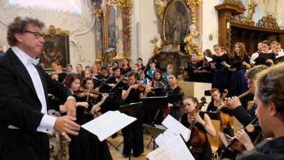 Bild: do
Monteverdi steht im Mittelpunkt eines grandiosen Konezertabends mit dem Barockorchester aus Bayreuth im Kloster Speinshart.