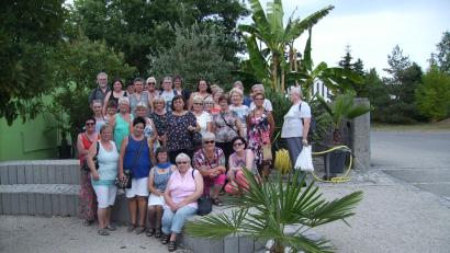 Bild: bjp
Auch Pfarrer Edmund Prechtl (links hinten) nahm am Bayreut-Ausflug des Burkhardsreuther Frauenbunds teil. Erstes Ziel war der 16 Hektar große Ökologisch-Botanische Garten der Universität mit 12.000 Pflanzenarten aus aller Welt.