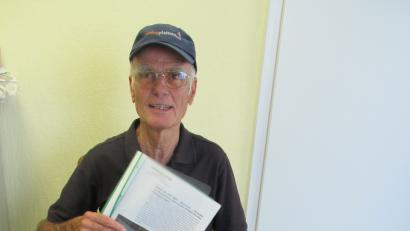 Bild: bl
Ein Leben für den Fußball und den guten Zweck: Gerd Thill schwelgt gern in Erinnerungen an die Zeiten, als er mit Fußball, guten Kontakten und Engagement viel bewegen konnte für bedürftige Menschen.