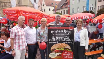 Bild: Kunz
Freuten sich über das große Interesse an der Aktion "Burger für Bürger": Die Initiatoren.