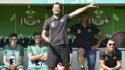 Bild: zg
Wenn Trainer Dominik Haußner in Fahrt kommt, hält es ihn nur schwer in der Coaching-Zone der DJK Ammerthal.