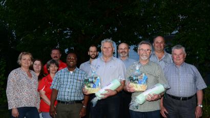 Bild: bey
Johann Kreinhöfner (links) und Ferdinand Schönberger feiern mit den Vertretetern der Vereine ihren 75. Geburtstag.