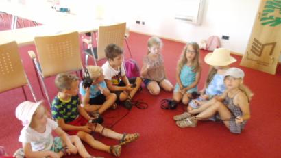 Bild: exb
Beim Audioprojekt sammelten die Kinder drinnen und draußen Geräusche. Später mussten sie erraten, was die anderen aufgenommen haben.