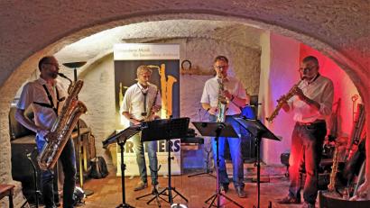 Bild: twi
Die "Saxbrothers" spielen auf vier unterschiedlichen Saxophonen im originellen Ambiente.