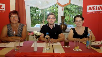 Bild: Hirsch
MdB Susanne Ferschl sowie die Landtagskandidaten Marius J. Brey und Eva Kappl (von links) sprachen bei einer Wahlveranstaltung der Partei "Die Linke".