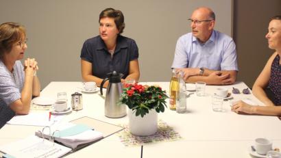 Bild: Ehbauer, Theresa
Gesprächsrunde mit Irmgard Badura (Zweite von links) in der Lebenshilfe.