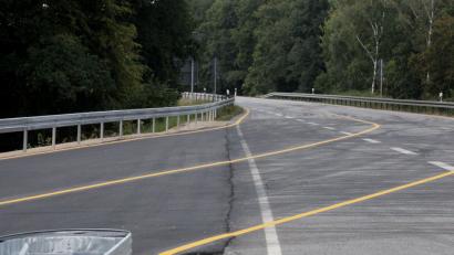 Bild: Hirsch
Auf der Bundesstraße 85 ist die Abfahrt zur Behelfsrampe bei Fronberg bereits abmarkiert.