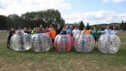 Bild: adj
Fünf Teams haben ihren Spaß beim 3. Altenstädter Bubbleball-Turnier