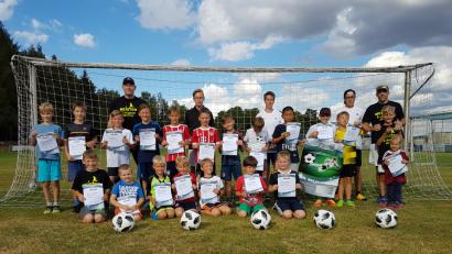 Bild: exb
21 Kinder nahmen am Fußball-Schnuppertraining beim ASV Waldsassen teil.