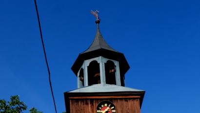 Bild: le
Der Einband der Chronik zeigt das Wahrzeichen des Golddorfes Schlattein, den seit 1836 bestehenden Glockenturm.
